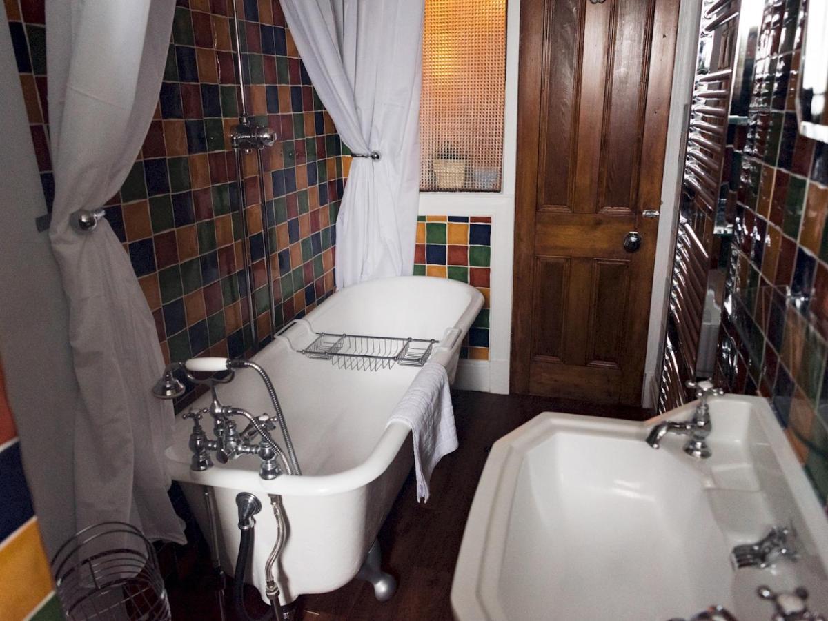 Pass The Keys Beautiful, Traditional 2 Bed Flat W Free Parking Glasgow Extérieur photo