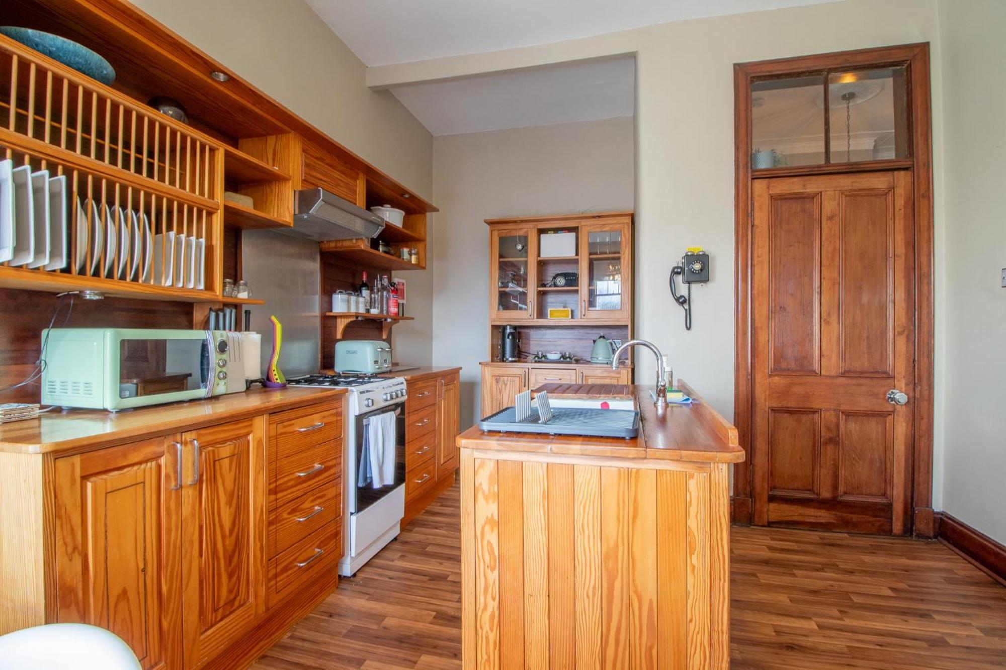 Pass The Keys Beautiful, Traditional 2 Bed Flat W Free Parking Glasgow Extérieur photo
