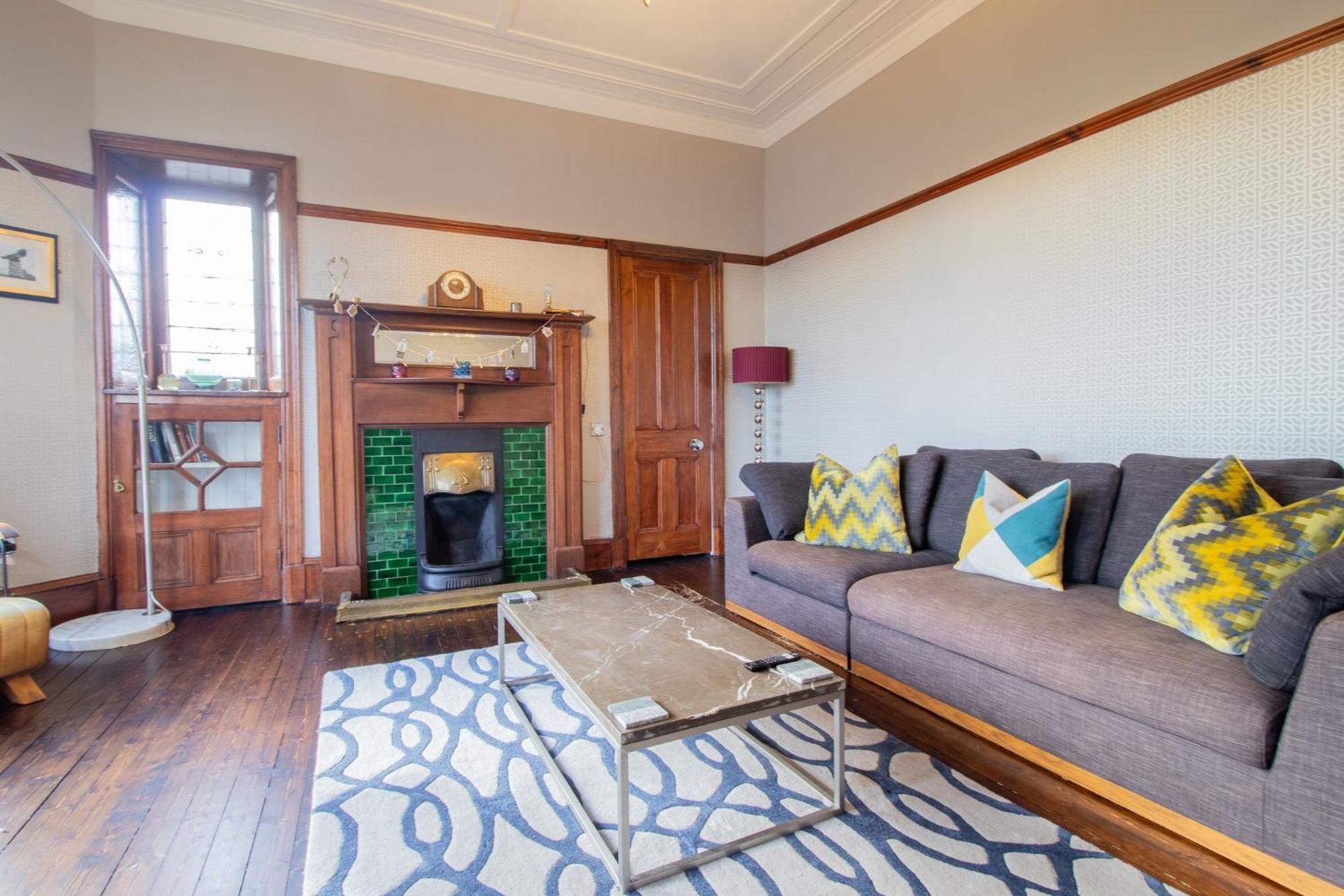 Pass The Keys Beautiful, Traditional 2 Bed Flat W Free Parking Glasgow Extérieur photo