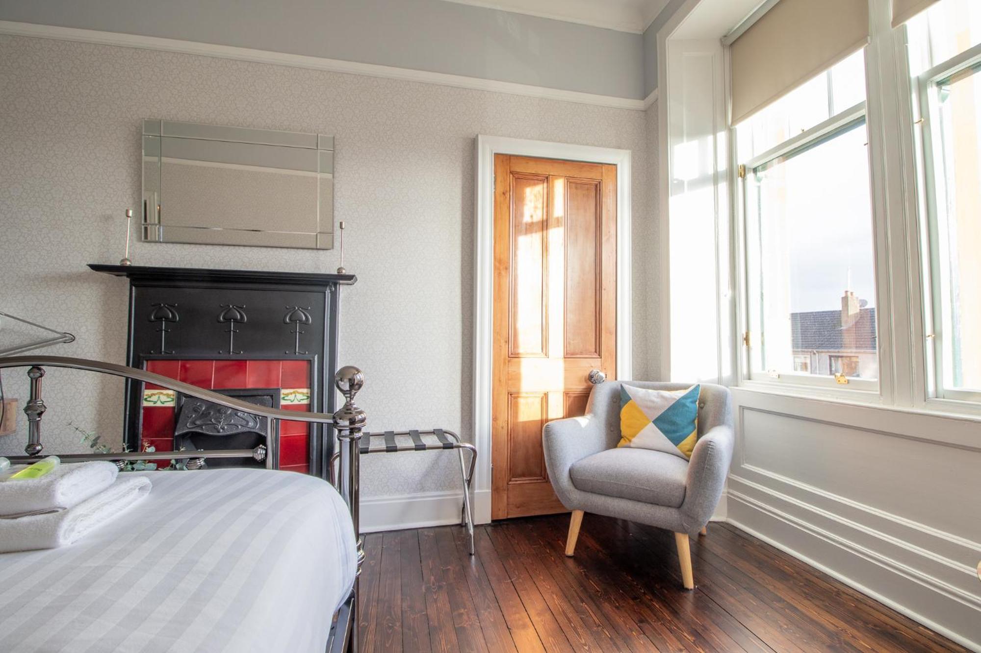 Pass The Keys Beautiful, Traditional 2 Bed Flat W Free Parking Glasgow Extérieur photo