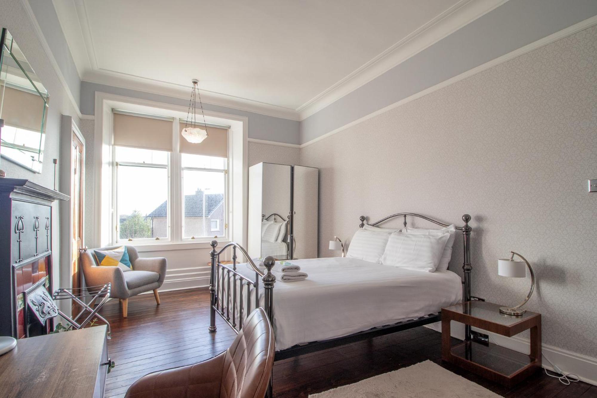 Pass The Keys Beautiful, Traditional 2 Bed Flat W Free Parking Glasgow Extérieur photo